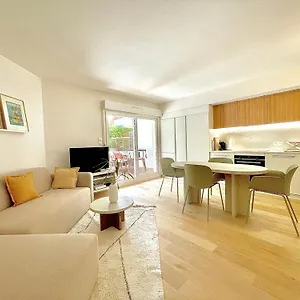 https://splendide-appartement-de-charme-avec-patio-parking-et.biarritzhotels.info